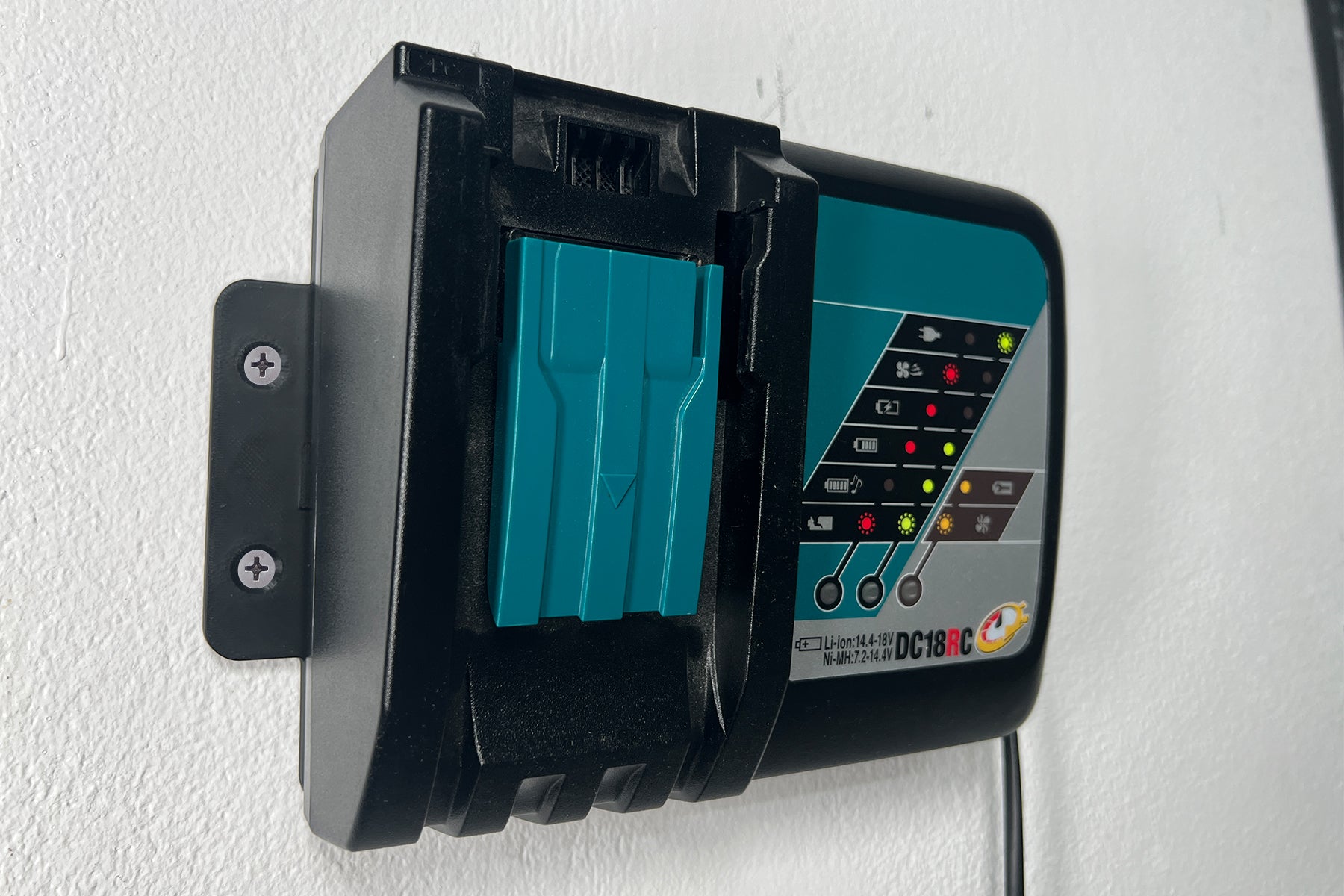 Decoralin Wall Mount for Makita DC18RC Charger – Black Plastic Bracket – Secure Wall Installation with Screws & Plugs – Space-Saving, Durable, Designed & Made in Europe - Decoralin